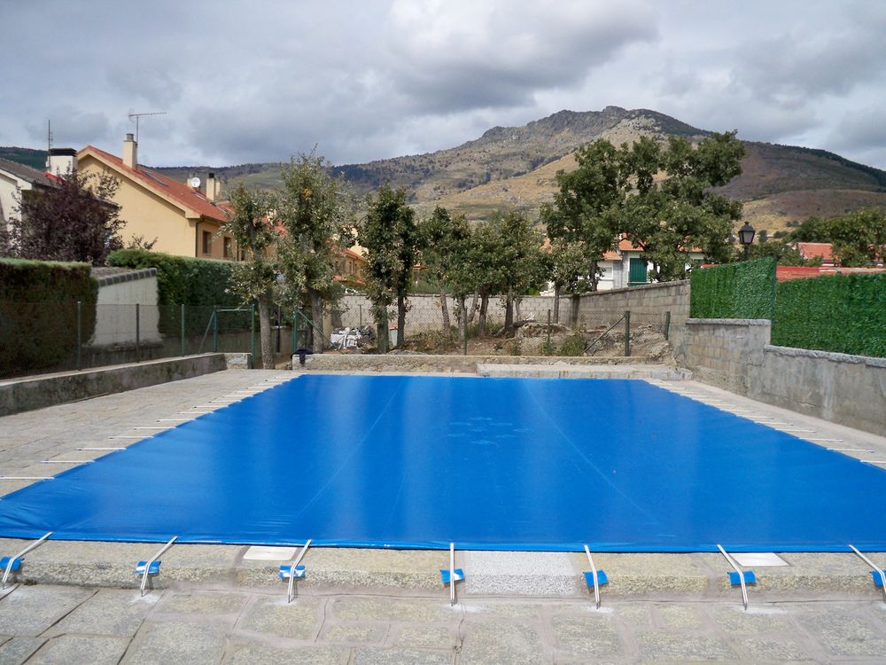 Cobertor-protección-piscina-familiar-10