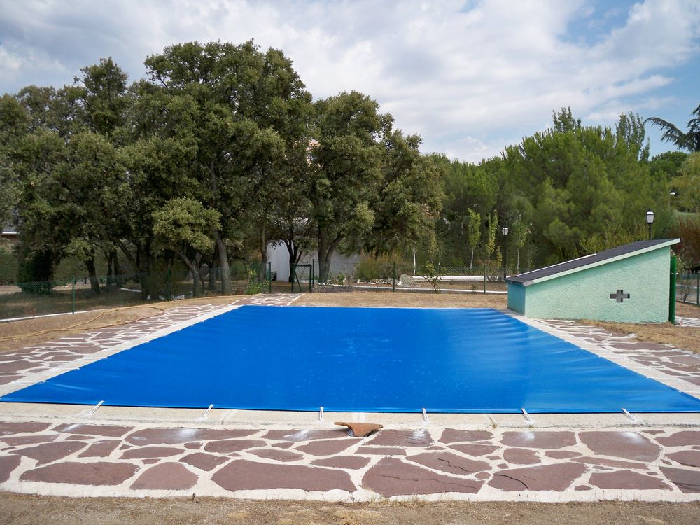 Cobertor-protección-piscina-familiar-14