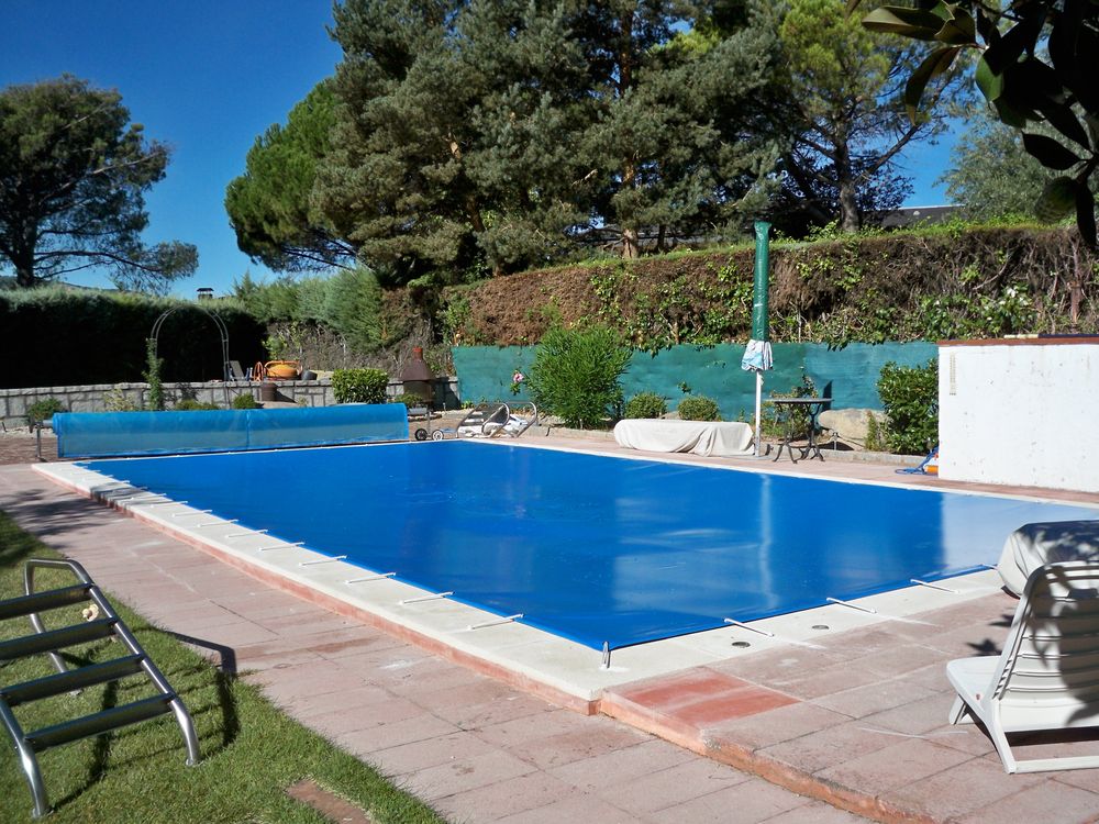 Cobertor-protección-piscina-familiar-6