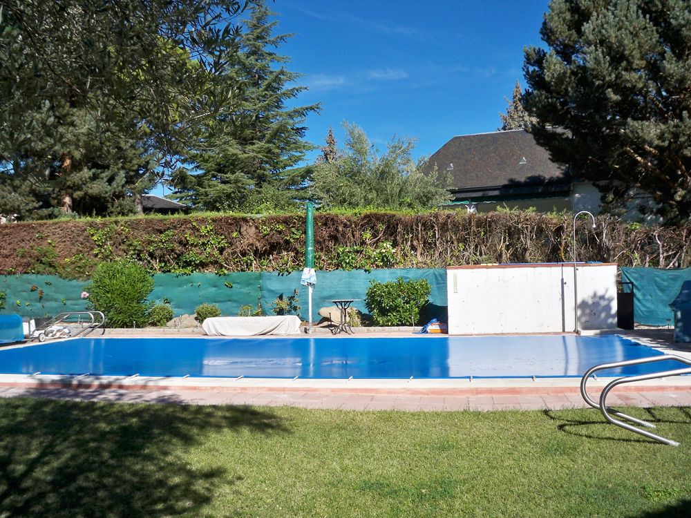 Cobertor-protección-piscina-familiar-7
