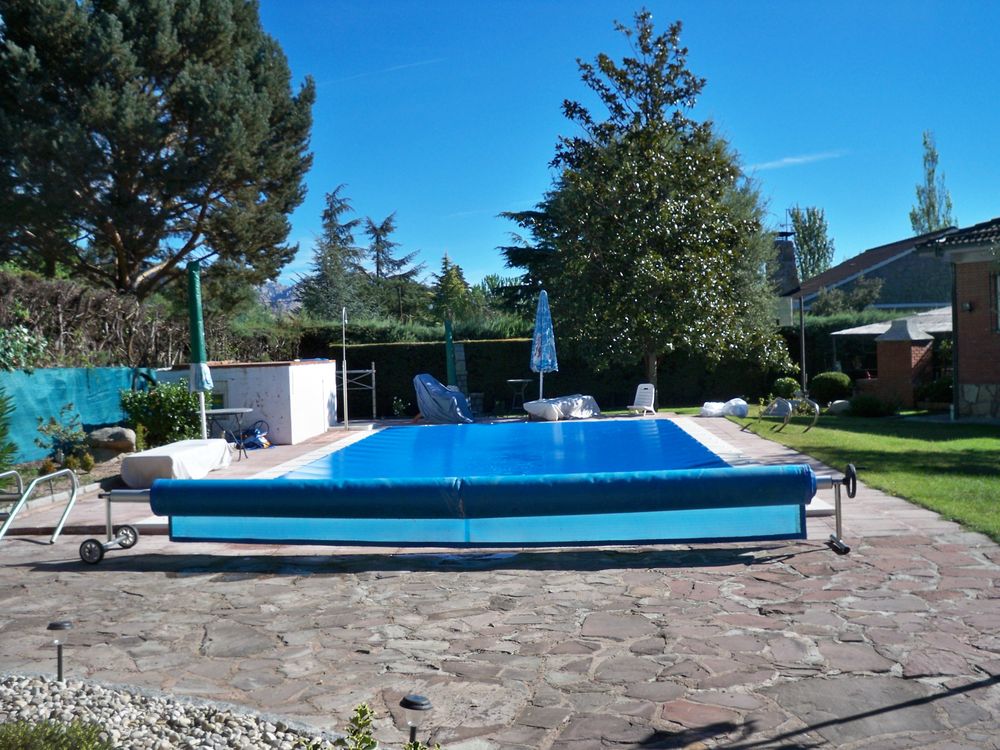 Cobertor-protección-piscina-familiar-8
