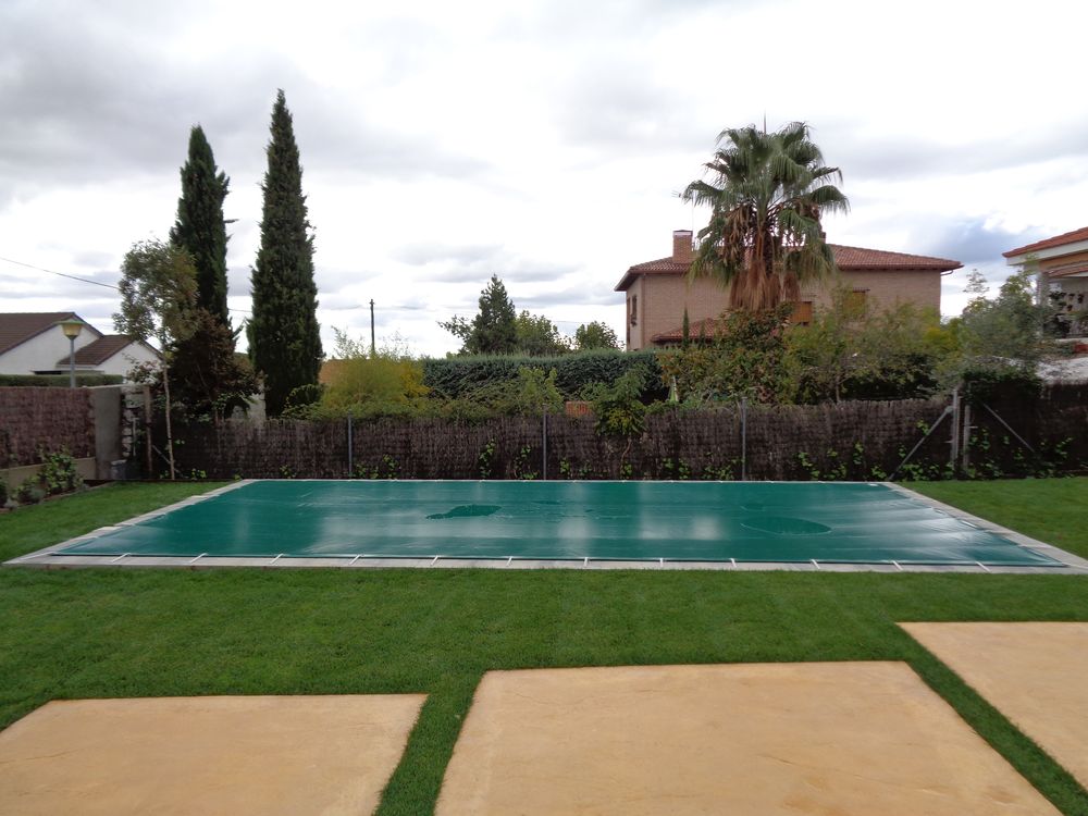Cobertor-protección-piscina-familiar-9